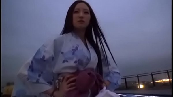 Erika Momotani, la magnifique japonaise au corps de rêve se fait sucer la chatte et se fait baiser dans une chambre d’hôtel